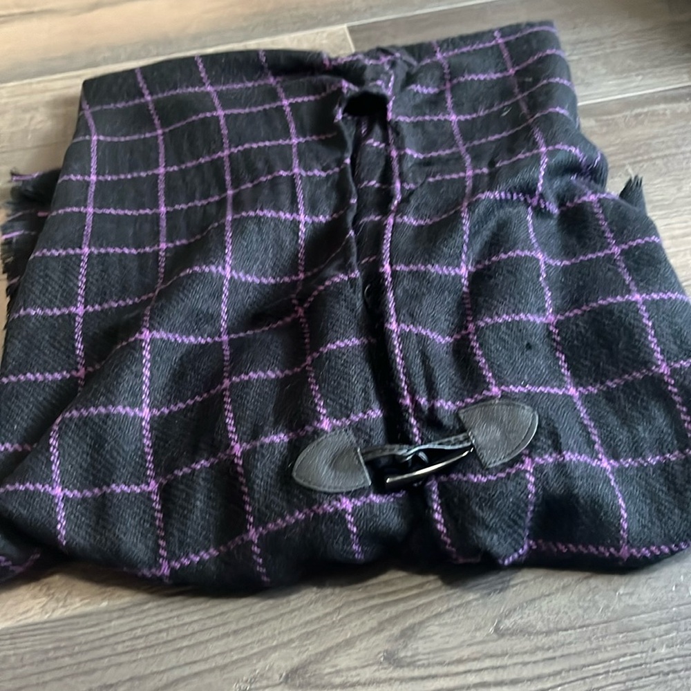 Cozy poncho!  Oversized and warm!  !